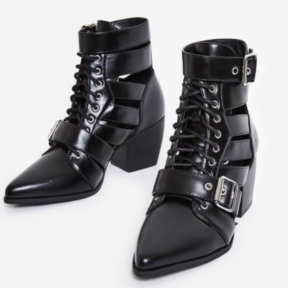 Black Cut Out Booties 🎀 - Picture 3 of 6